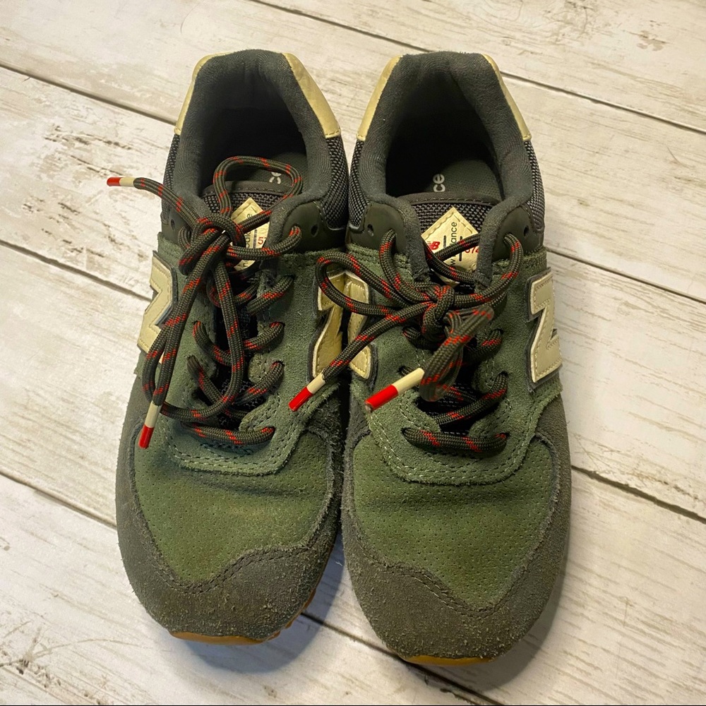 New balance boys size 13.5 tennis shoes